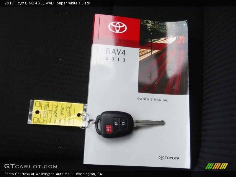 Super White / Black 2013 Toyota RAV4 XLE AWD