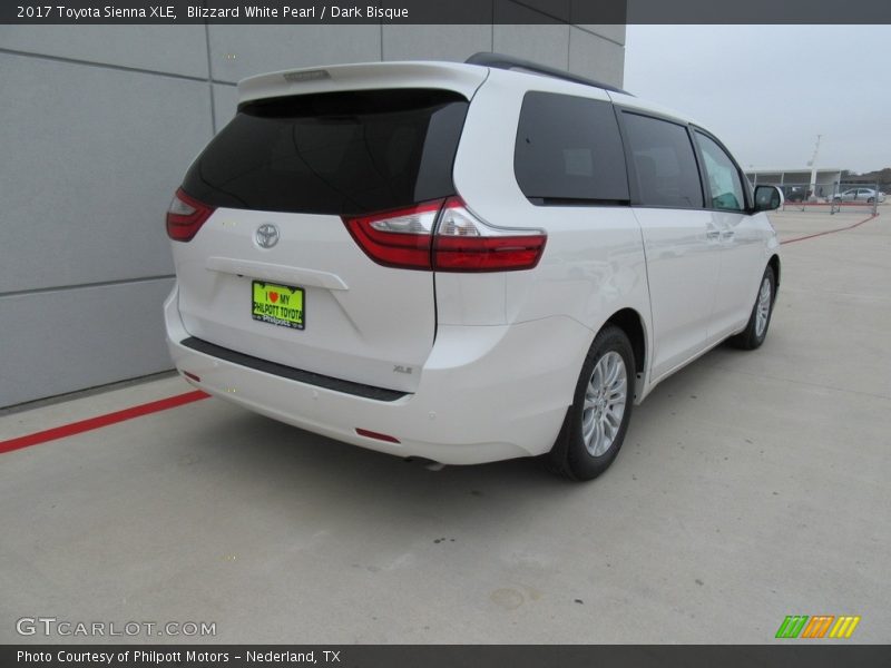 Blizzard White Pearl / Dark Bisque 2017 Toyota Sienna XLE