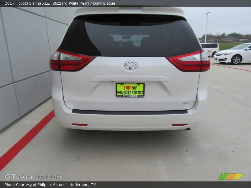 Blizzard White Pearl / Dark Bisque 2017 Toyota Sienna XLE