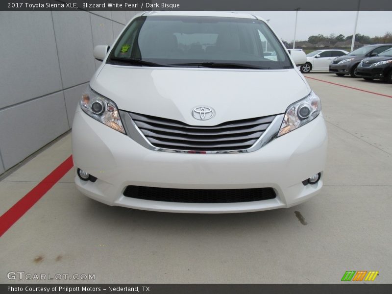 Blizzard White Pearl / Dark Bisque 2017 Toyota Sienna XLE