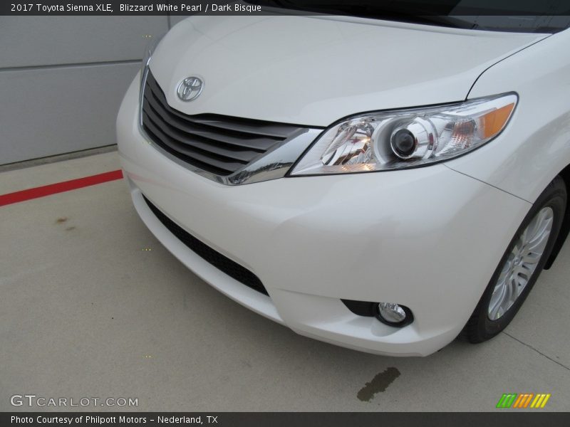 Blizzard White Pearl / Dark Bisque 2017 Toyota Sienna XLE