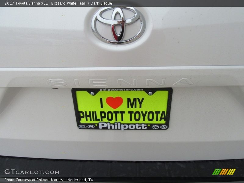 Blizzard White Pearl / Dark Bisque 2017 Toyota Sienna XLE