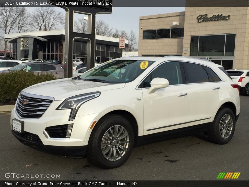 Crystal White Tricoat / Jet Black 2017 Cadillac XT5 Luxury