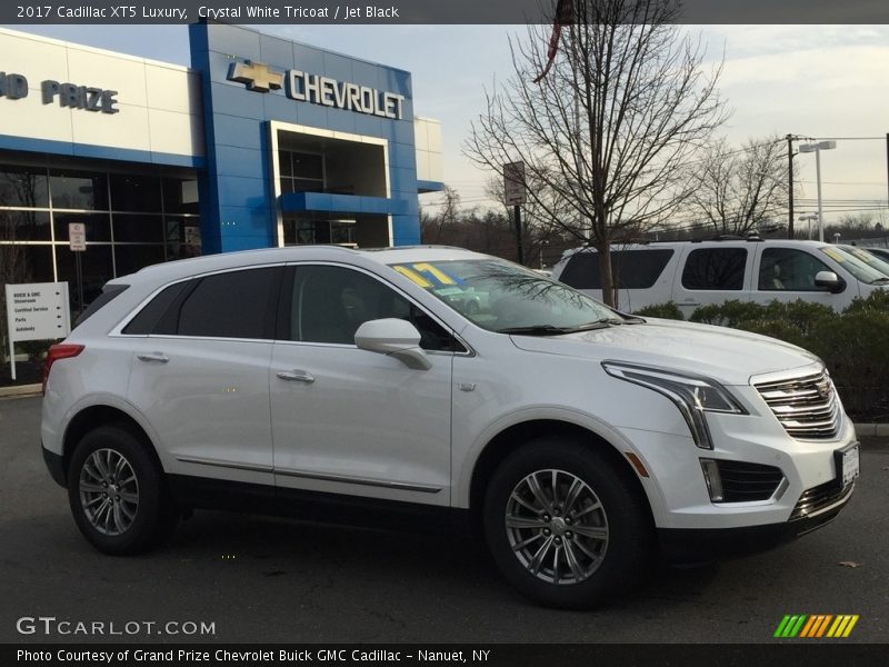 Crystal White Tricoat / Jet Black 2017 Cadillac XT5 Luxury