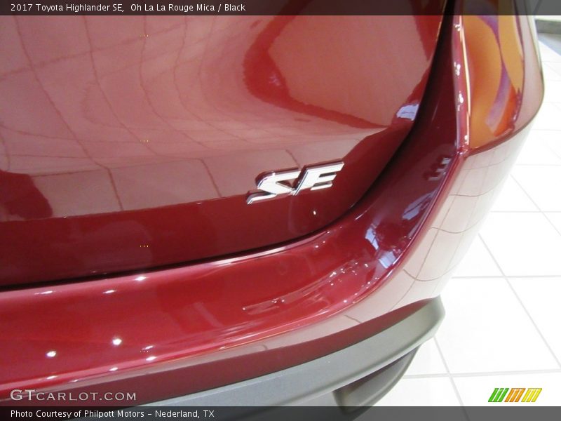 Oh La La Rouge Mica / Black 2017 Toyota Highlander SE