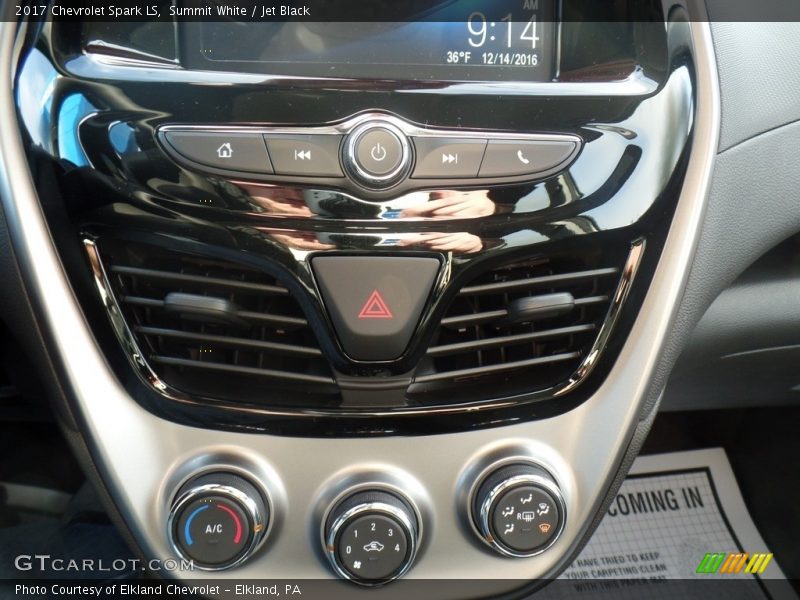 Summit White / Jet Black 2017 Chevrolet Spark LS
