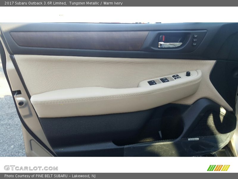 Tungsten Metallic / Warm Ivory 2017 Subaru Outback 3.6R Limited