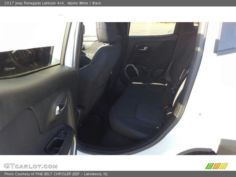 Alpine White / Black 2017 Jeep Renegade Latitude 4x4