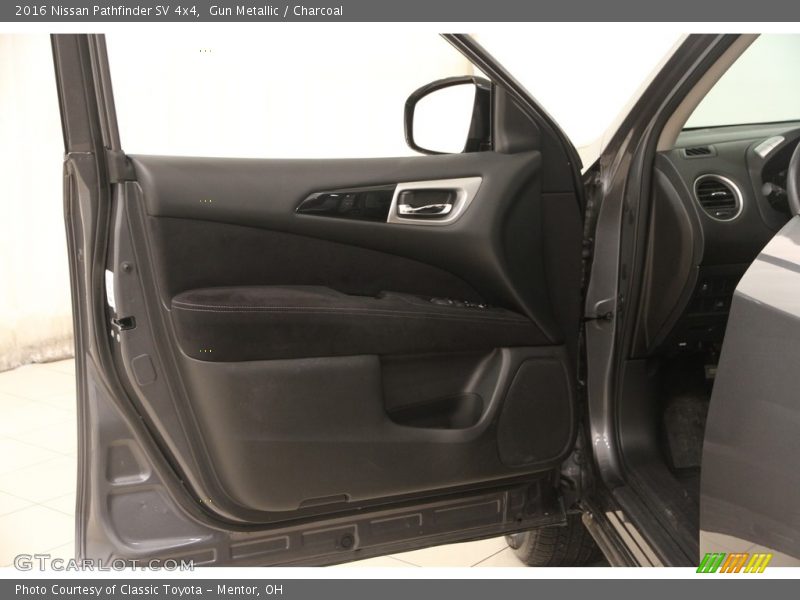 Gun Metallic / Charcoal 2016 Nissan Pathfinder SV 4x4