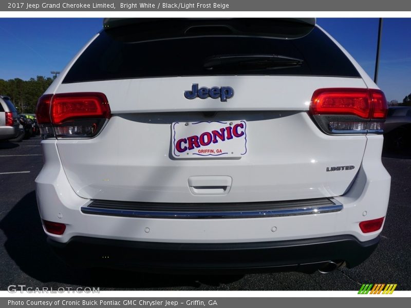 Bright White / Black/Light Frost Beige 2017 Jeep Grand Cherokee Limited