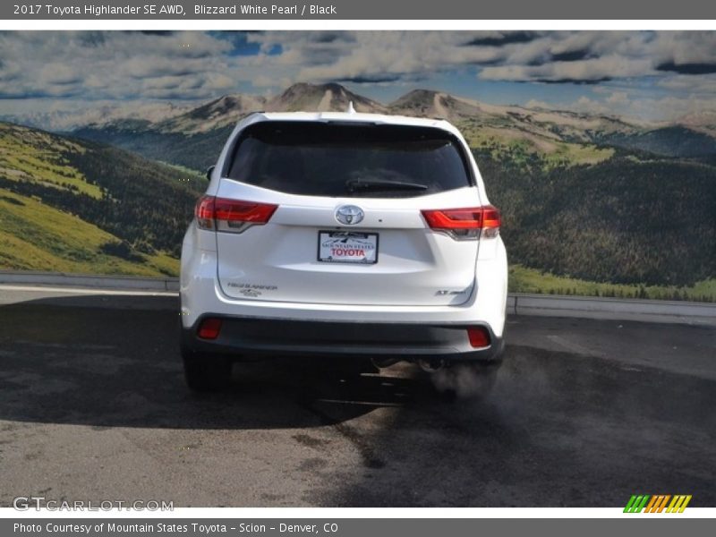 Blizzard White Pearl / Black 2017 Toyota Highlander SE AWD