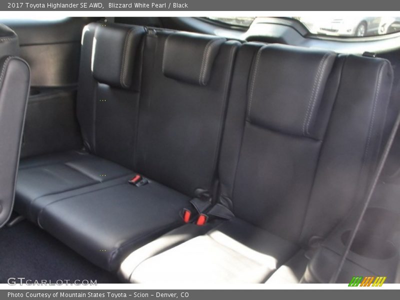 Blizzard White Pearl / Black 2017 Toyota Highlander SE AWD
