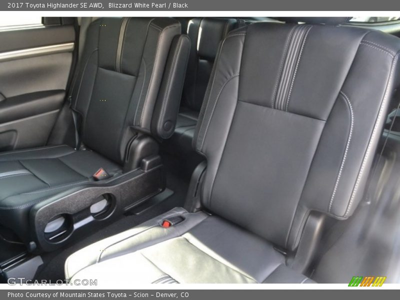 Blizzard White Pearl / Black 2017 Toyota Highlander SE AWD
