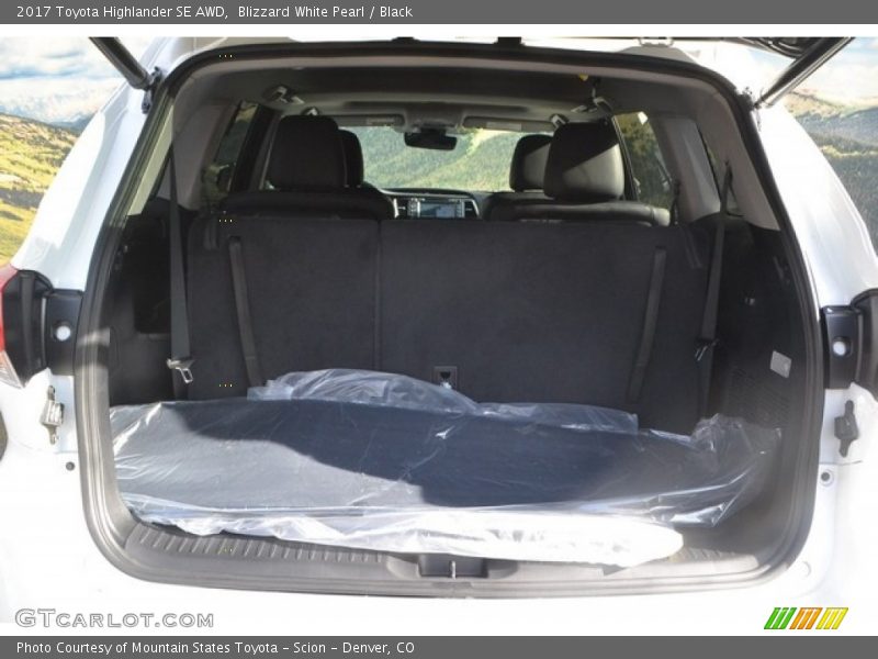 Blizzard White Pearl / Black 2017 Toyota Highlander SE AWD
