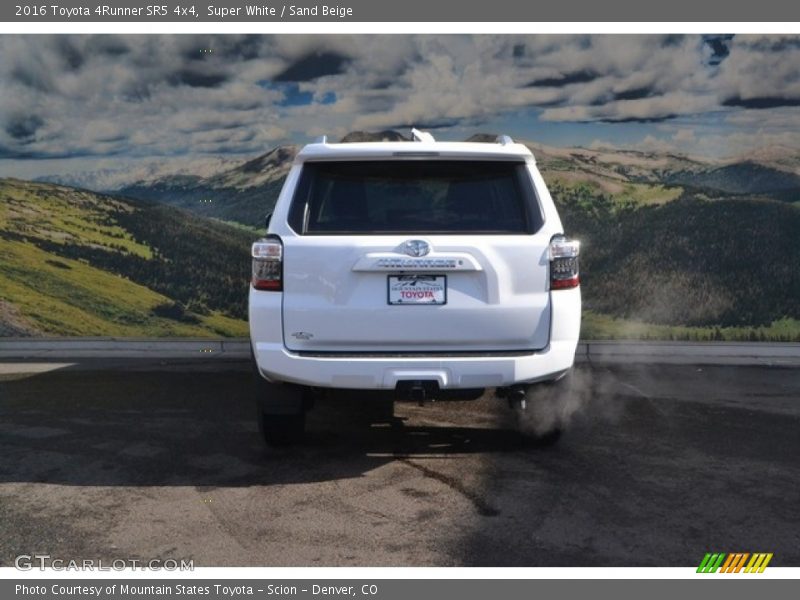 Super White / Sand Beige 2016 Toyota 4Runner SR5 4x4