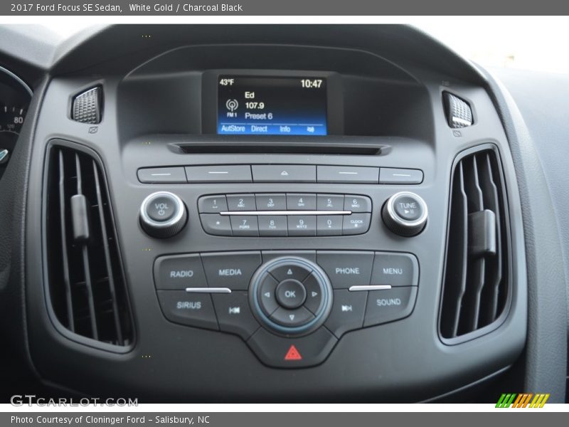 White Gold / Charcoal Black 2017 Ford Focus SE Sedan