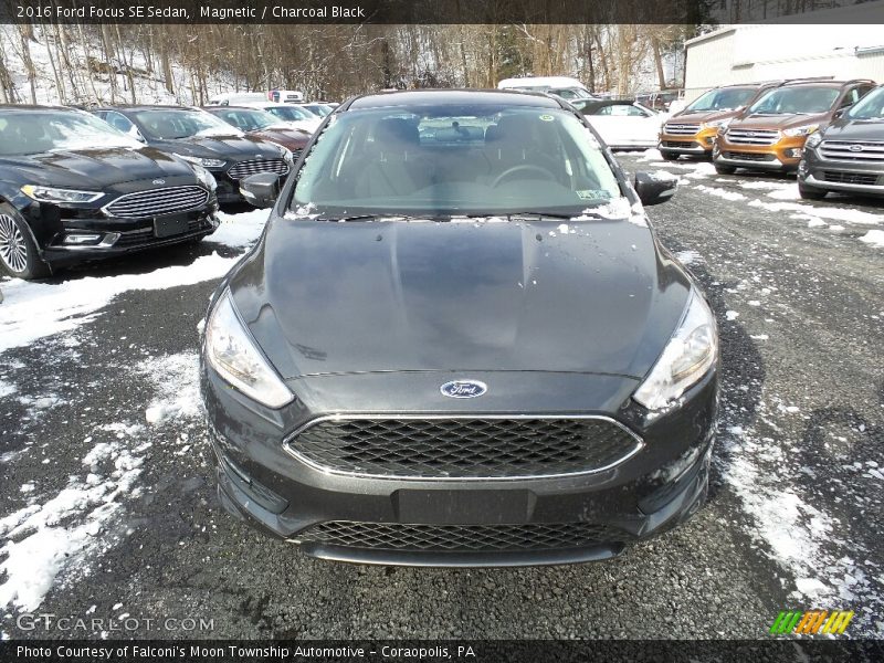 Magnetic / Charcoal Black 2016 Ford Focus SE Sedan