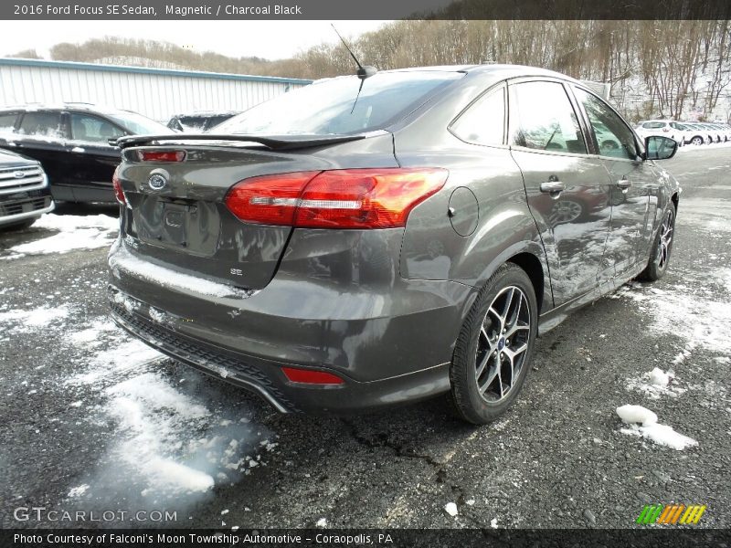 Magnetic / Charcoal Black 2016 Ford Focus SE Sedan