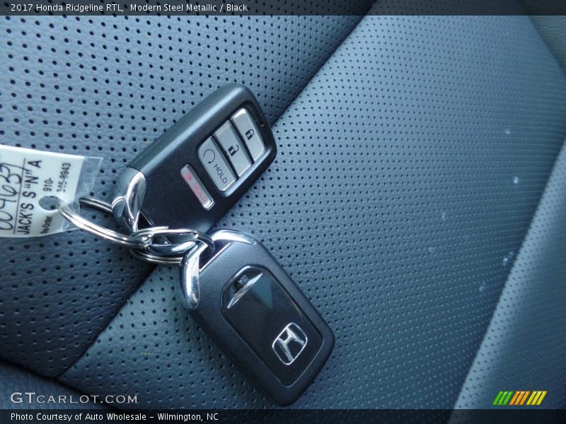 Modern Steel Metallic / Black 2017 Honda Ridgeline RTL