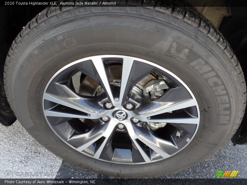 Alumina Jade Metallic / Almond 2016 Toyota Highlander XLE