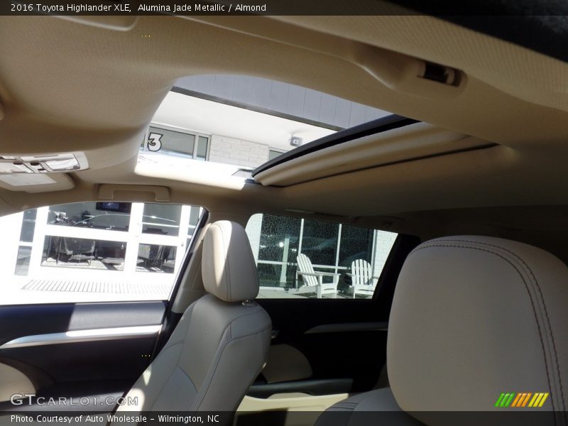 Alumina Jade Metallic / Almond 2016 Toyota Highlander XLE