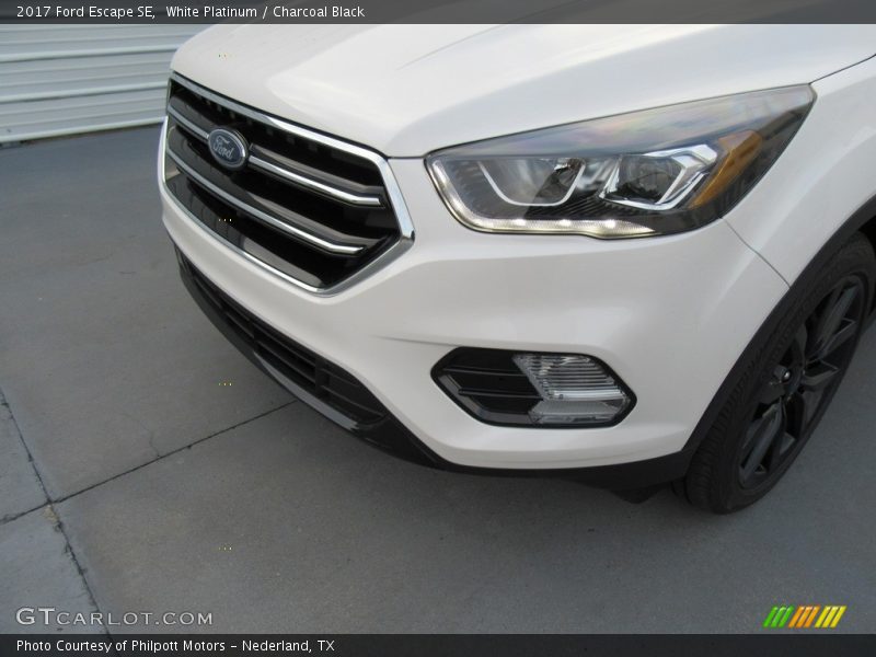 White Platinum / Charcoal Black 2017 Ford Escape SE