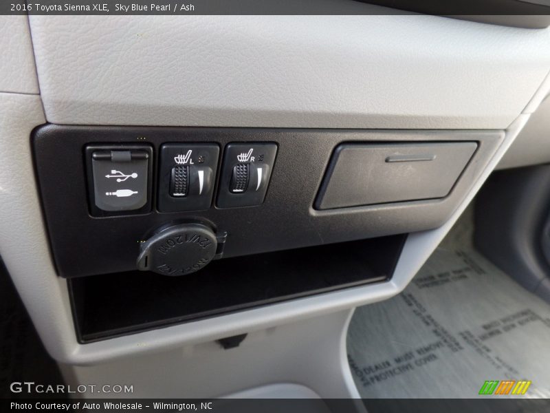 Sky Blue Pearl / Ash 2016 Toyota Sienna XLE