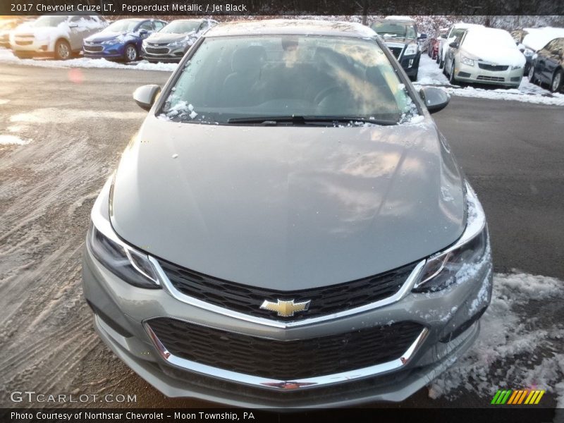 Pepperdust Metallic / Jet Black 2017 Chevrolet Cruze LT