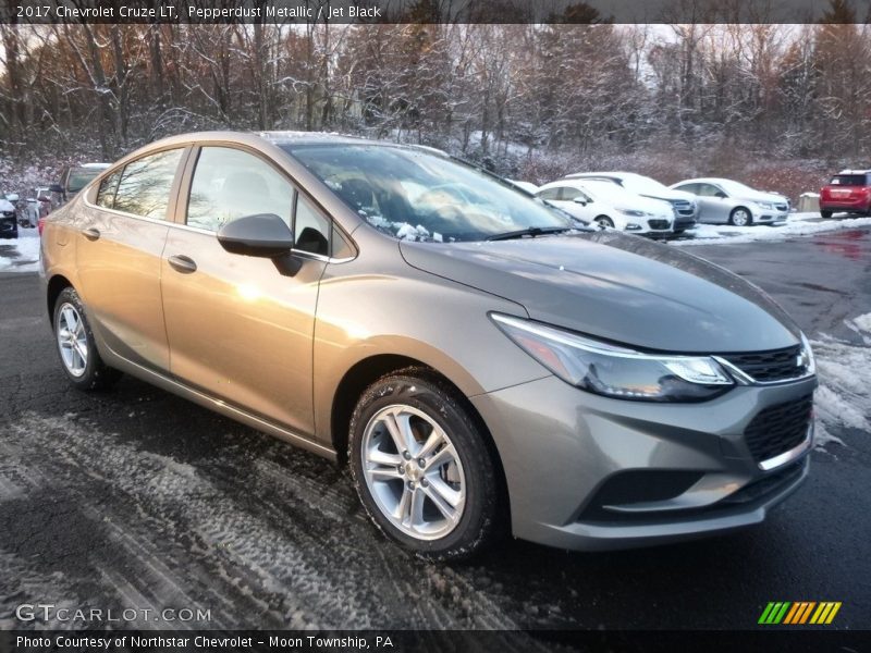 Pepperdust Metallic / Jet Black 2017 Chevrolet Cruze LT