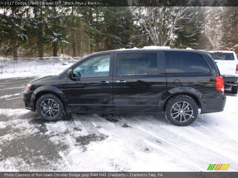 Black Onyx / Black 2017 Dodge Grand Caravan SXT