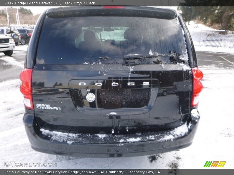 Black Onyx / Black 2017 Dodge Grand Caravan SXT