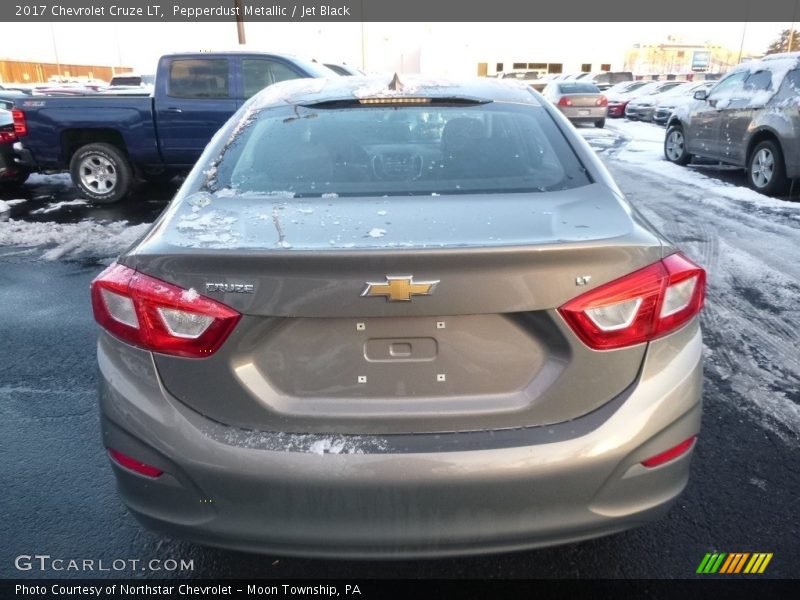 Pepperdust Metallic / Jet Black 2017 Chevrolet Cruze LT