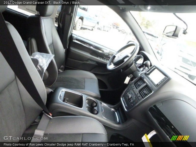 Black Onyx / Black 2017 Dodge Grand Caravan SXT