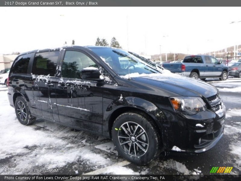 Black Onyx / Black 2017 Dodge Grand Caravan SXT