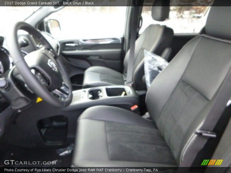 Black Onyx / Black 2017 Dodge Grand Caravan SXT