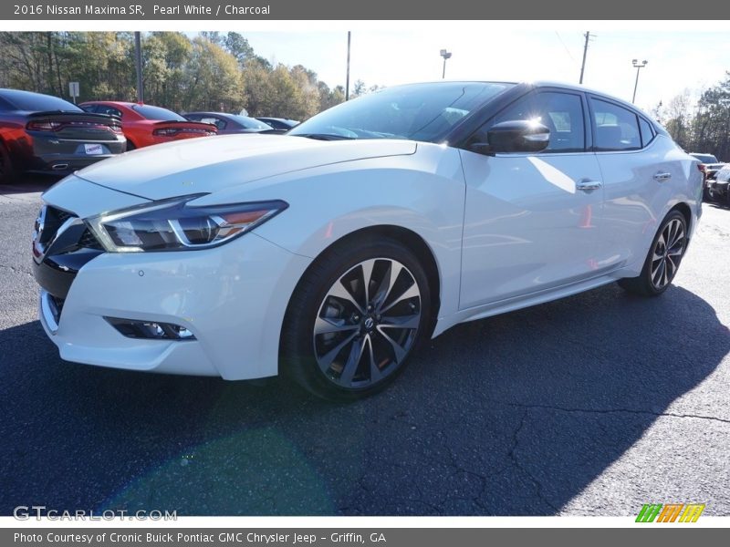 Pearl White / Charcoal 2016 Nissan Maxima SR