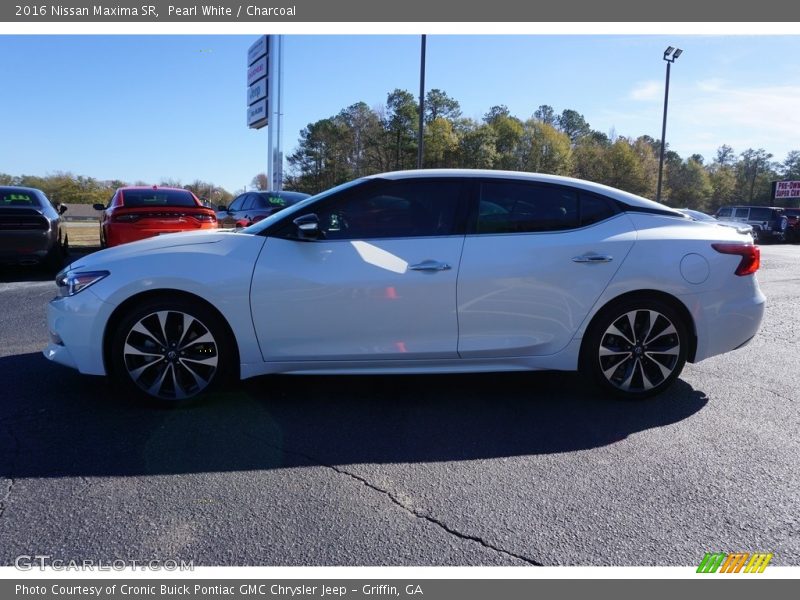 Pearl White / Charcoal 2016 Nissan Maxima SR