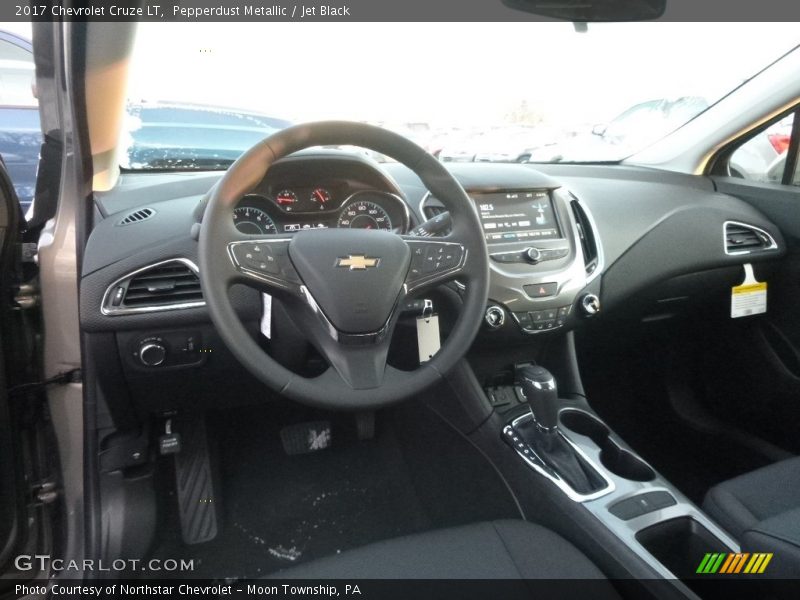 Pepperdust Metallic / Jet Black 2017 Chevrolet Cruze LT