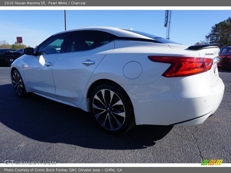 Pearl White / Charcoal 2016 Nissan Maxima SR