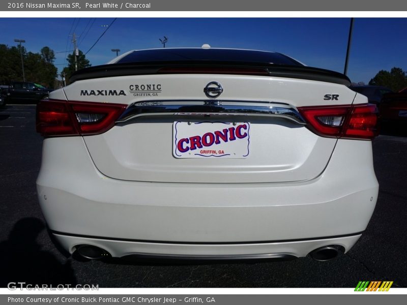 Pearl White / Charcoal 2016 Nissan Maxima SR