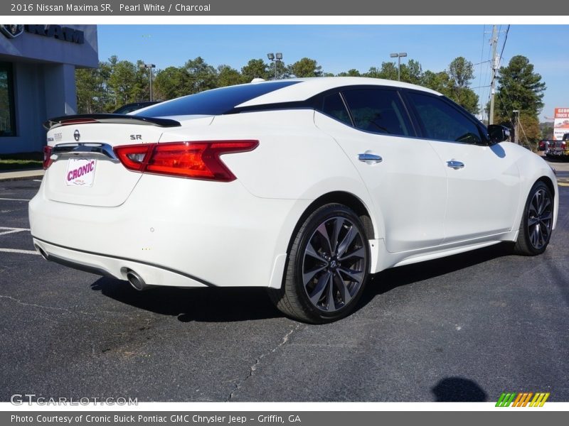 Pearl White / Charcoal 2016 Nissan Maxima SR