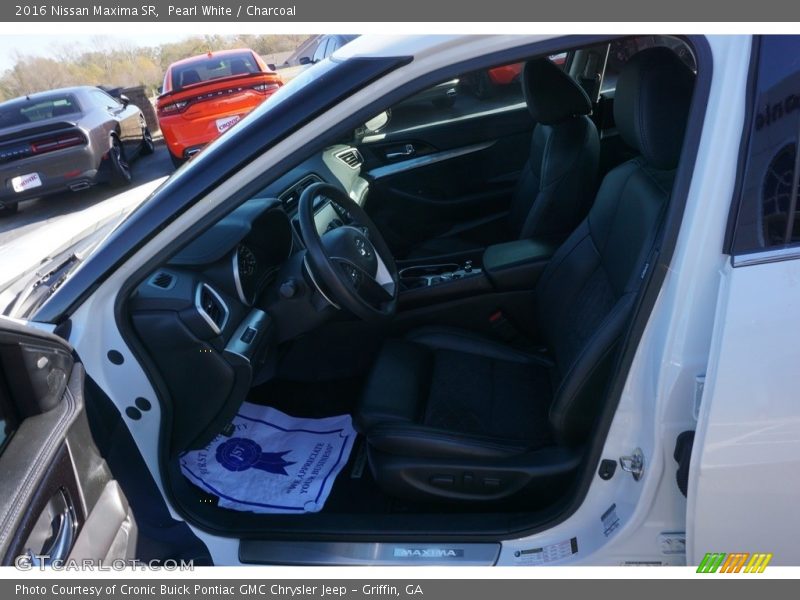 Pearl White / Charcoal 2016 Nissan Maxima SR