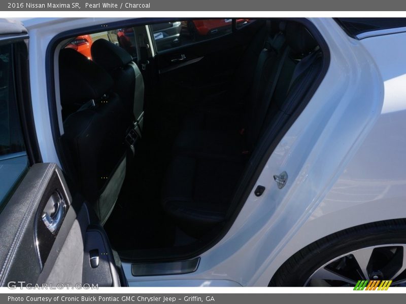 Pearl White / Charcoal 2016 Nissan Maxima SR