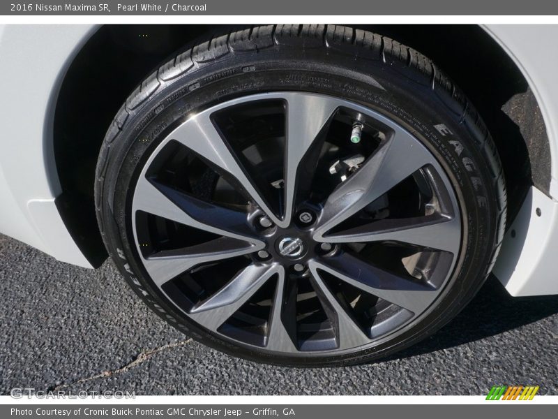 Pearl White / Charcoal 2016 Nissan Maxima SR