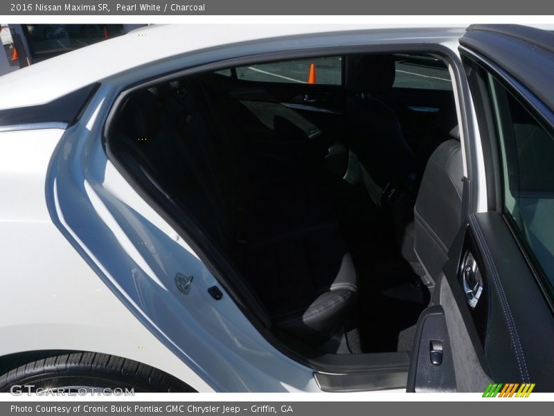 Pearl White / Charcoal 2016 Nissan Maxima SR