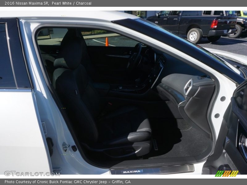 Pearl White / Charcoal 2016 Nissan Maxima SR