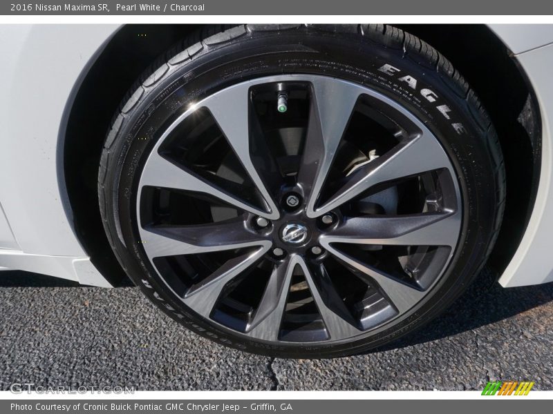 Pearl White / Charcoal 2016 Nissan Maxima SR