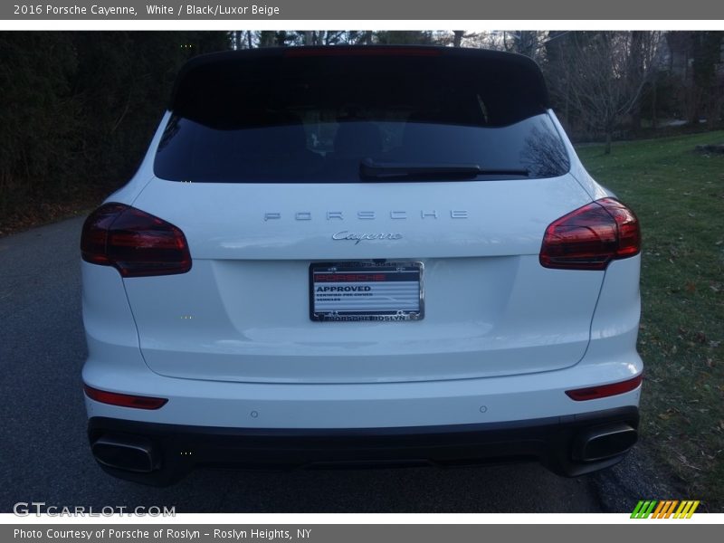 White / Black/Luxor Beige 2016 Porsche Cayenne