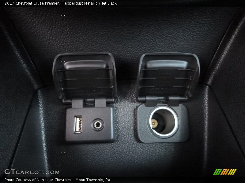 Pepperdust Metallic / Jet Black 2017 Chevrolet Cruze Premier