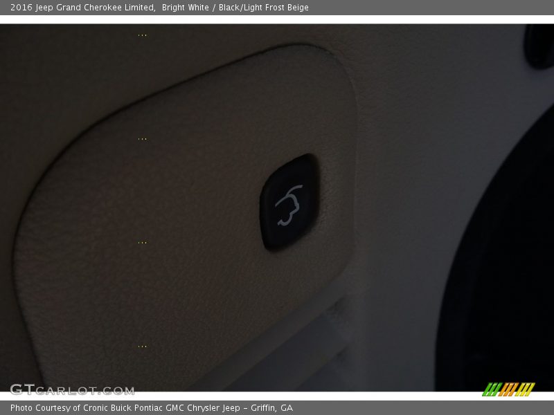 Bright White / Black/Light Frost Beige 2016 Jeep Grand Cherokee Limited